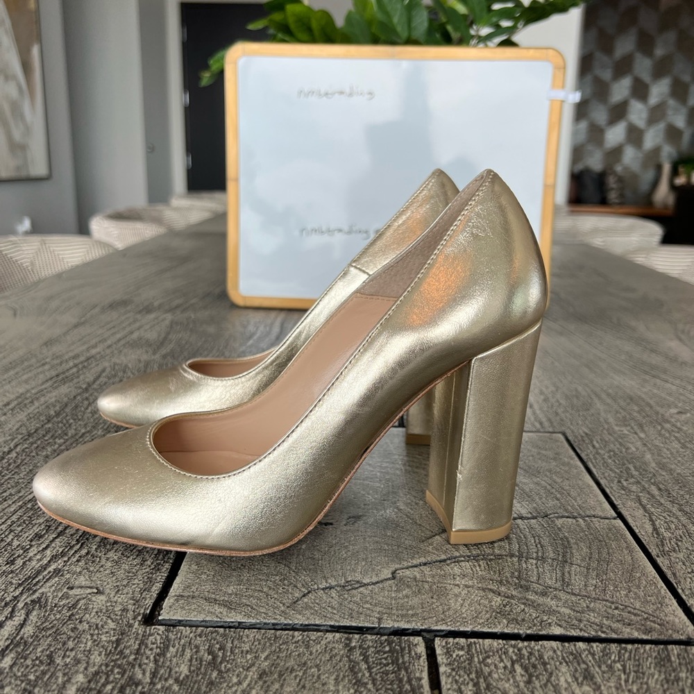 Summit by White Mountain made in Italy 🇮🇹 size 9M(29) gold classic pumps
